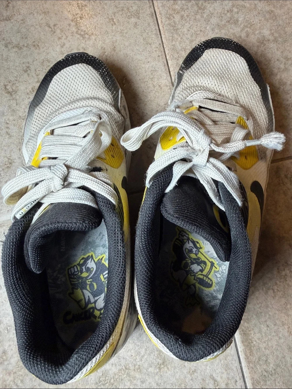 Nike Oregon ducks Kids Air Max Low Top Sneakers in White, Yellow & Black Sz 4Y